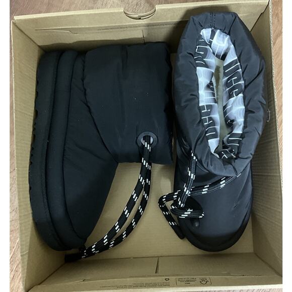 UGG BLACK CLASSIC MAXI SHORT WINTER SNOW BOOTS, KIDS- SIZE 4 - Picture 5 of 9